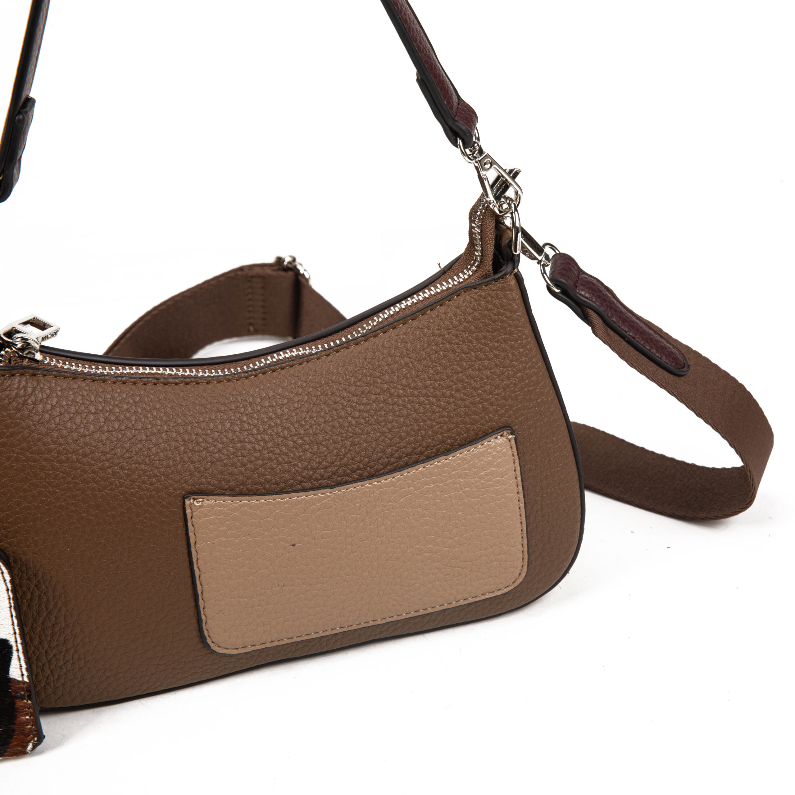 BOLSO BANDOLERO CON TARJETERO ESTAMPADO DE VACA - Imagen 4